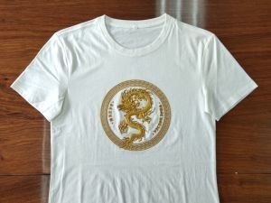 Ein guter Preis. Präzise Aufmachung von Etiketten in Textilien Online