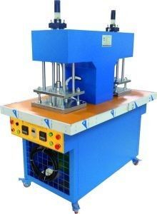 Digitale automatische Kleidungsprägungsmaschine Hydraulische Hochfrequenz