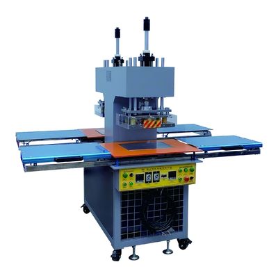 Ein guter Preis. Abkühlen nach dem Prägeprozess: Der Stoff wird abgekühlt, bevor er aus der Maschine genommen wird. Online