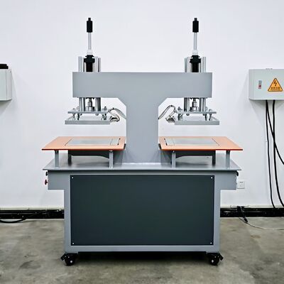 Ein guter Preis. KY-0205 Doppelkopf-hydraulische Bekleidungsstempelmaschine mit präziser Temperaturregelung und einstellbarem Druck Online